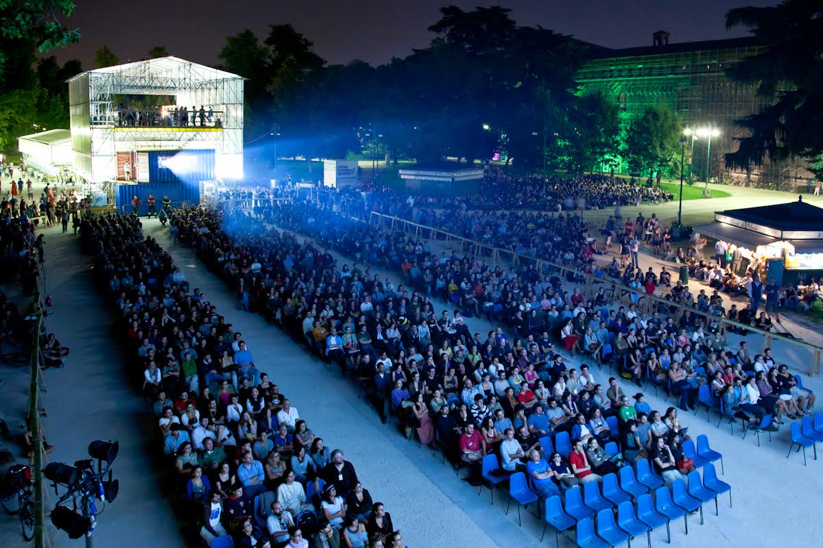 Il pubblico del Milano Film Festival nella cornice del Parco Sempione