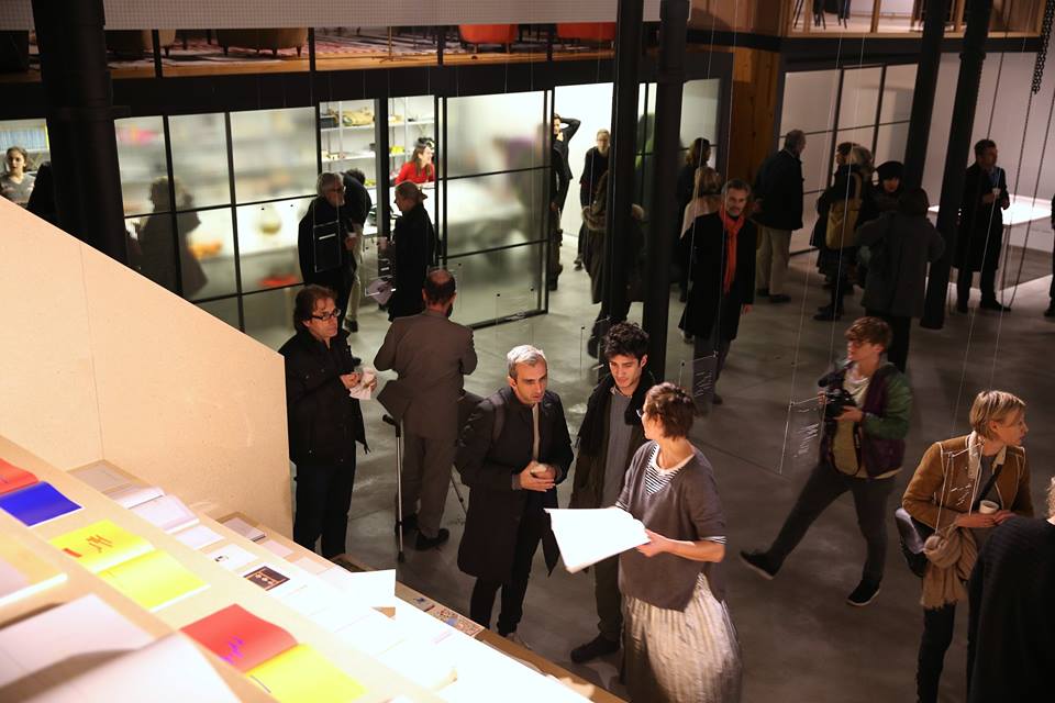 Un momento durante l'inaugurazione della mostra di Pichler presso Il Lazzaretto