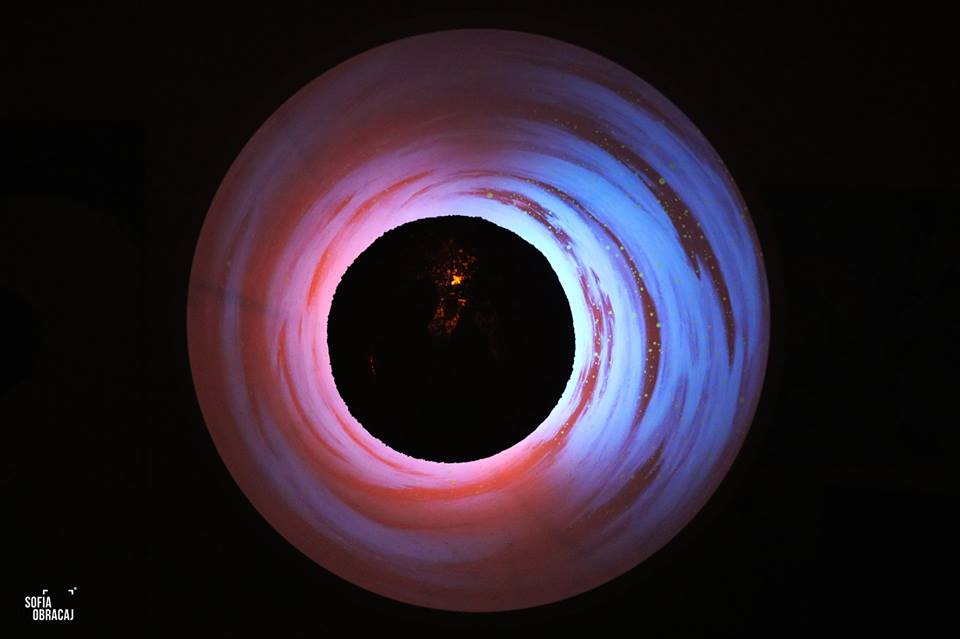 Luce di wood sull'opera Eclipse