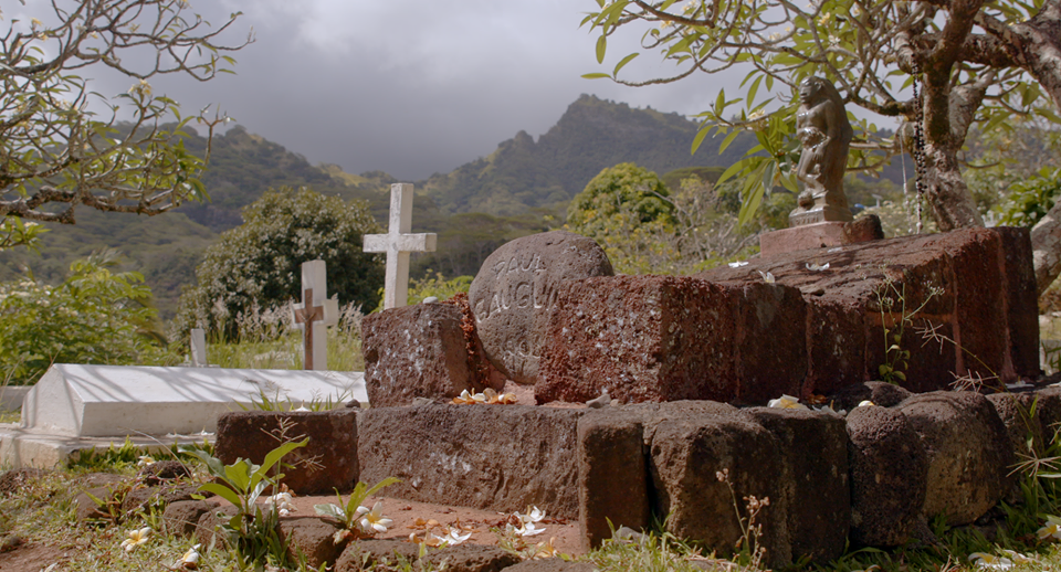 Gauguin lascia un segno a Tahiti. la sua tomba