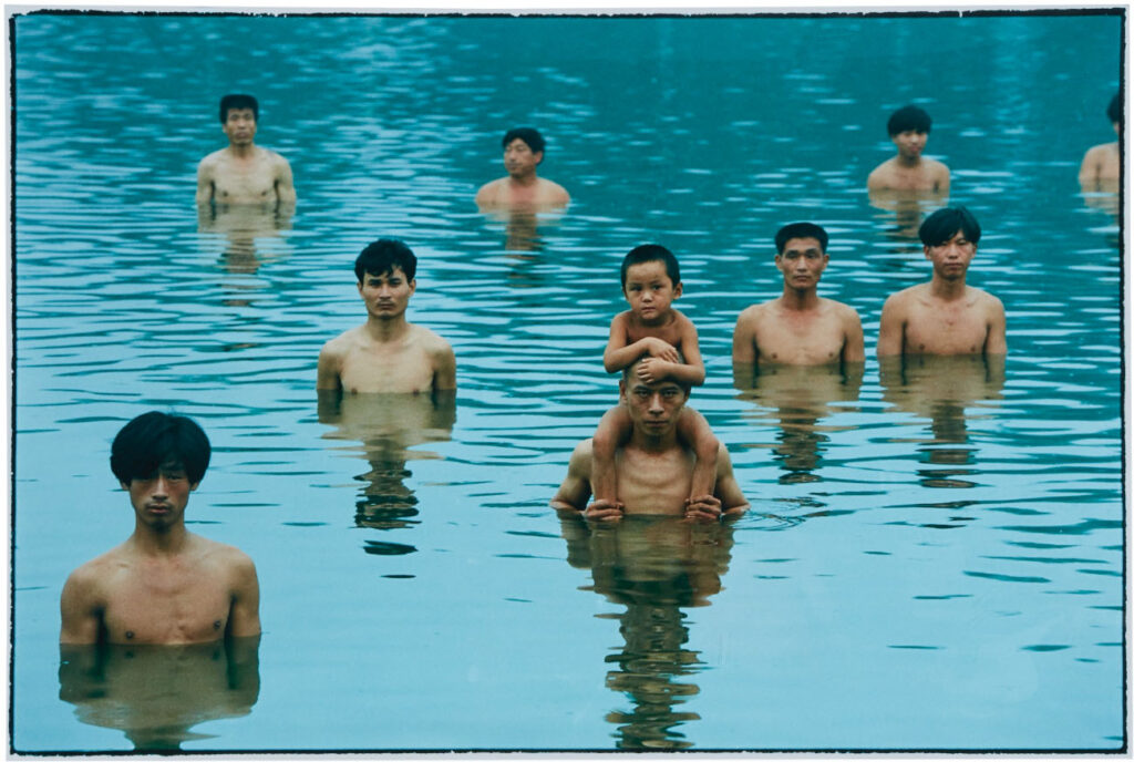 La ricerca sulla performance di Zhang Huan. To raise the water level in a fish pond