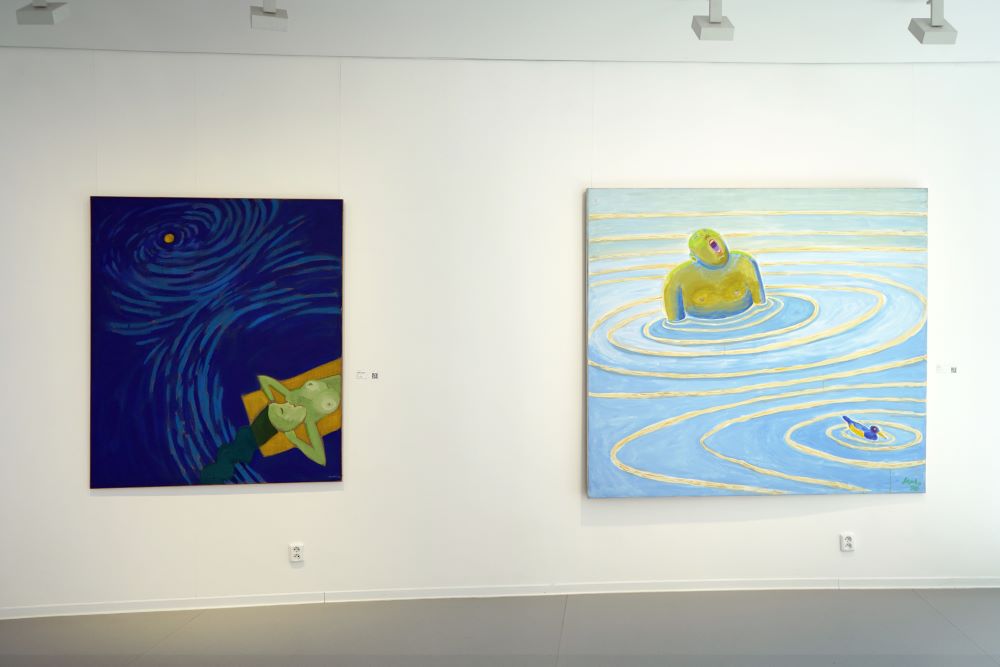 Figure galleggianti in mostra al Danubiana Melen steen Art Museum