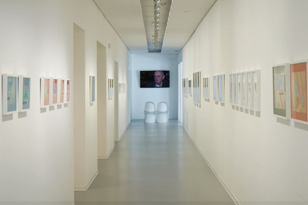 Wave after wave, sala video