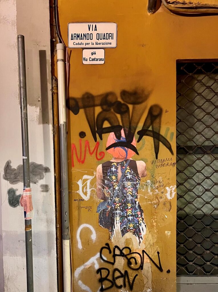 Intervento di Vantees insieme ad altre scritte più recenti, a Bologna