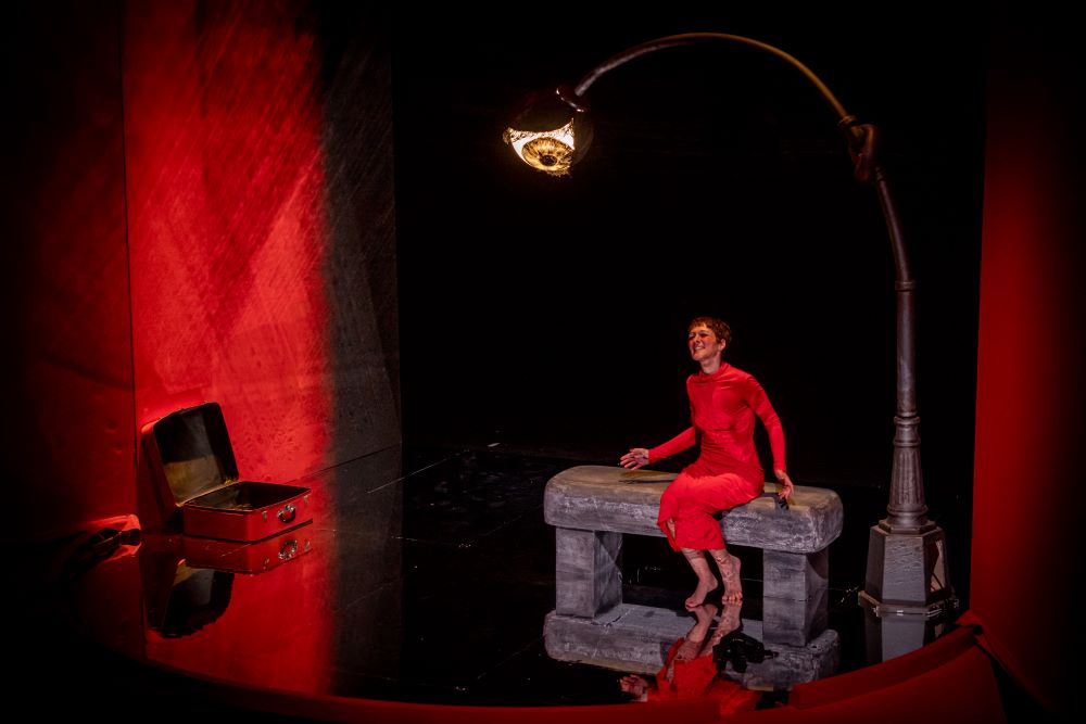 Cecilia Cinardi in scena al  teatro Out Off- artscore.it