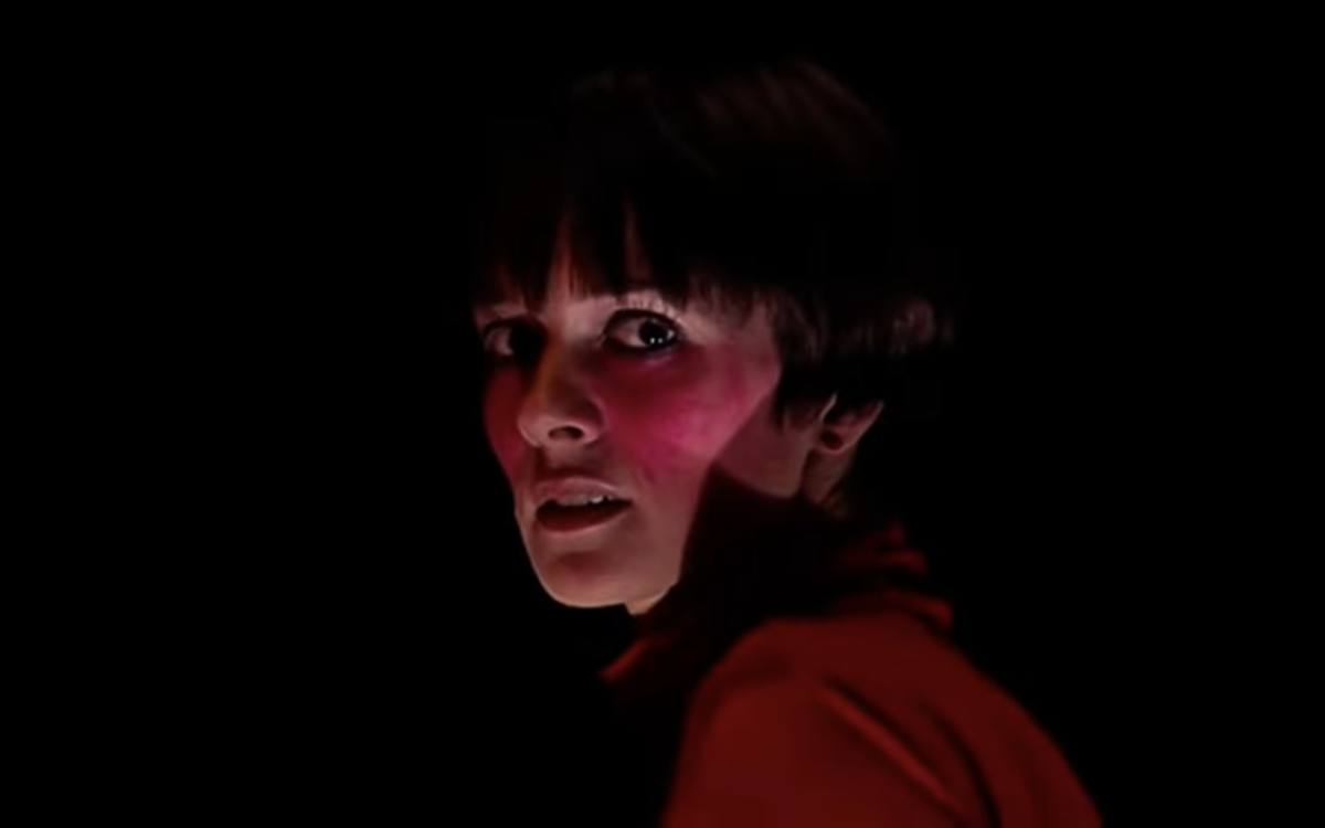 Un primo piano di Cecilia Cinardi al testro Out Off- artscore.it