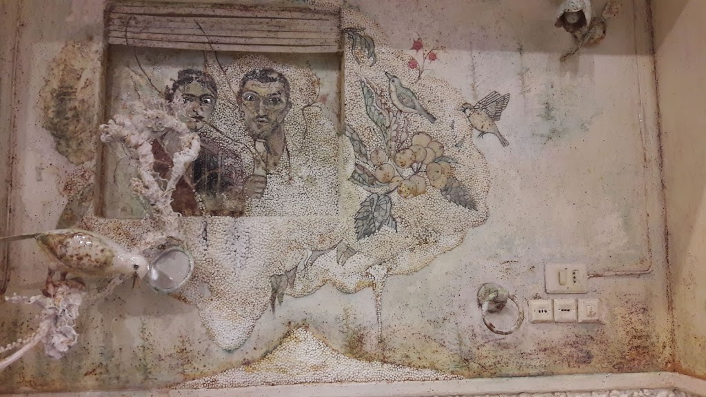 Namize, Saba Masoumian. particolare con citazione di affresco pompeiano