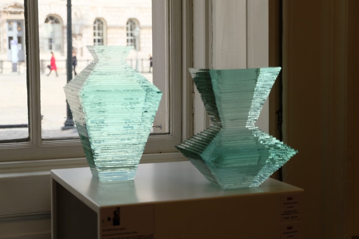 Oki Izumi, i suoi vasi scultura
