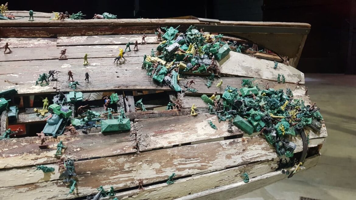 Hangar Bicocca. Chen Zhen, particolare di Six Root- Childhood-Boy