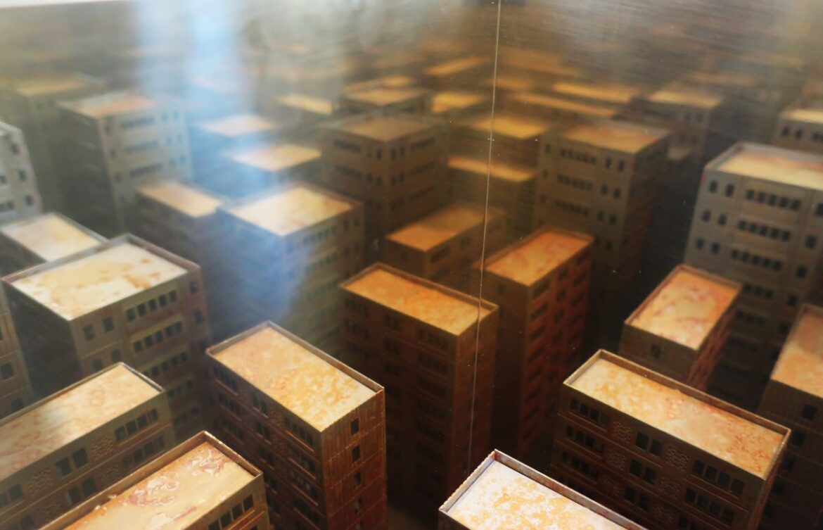 La fine a 8.000.000.001. THIS IS THE END