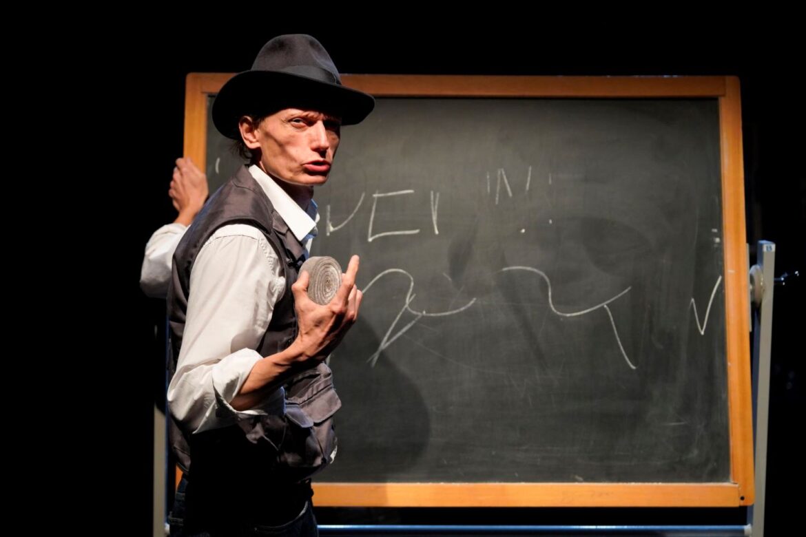 Contrimmagini. Omaggio a Joseph Beuys, l'artista sciamano